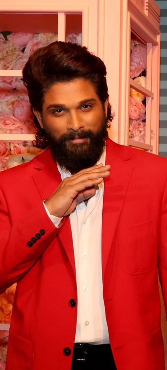 Allu Arjun in red colour Cort